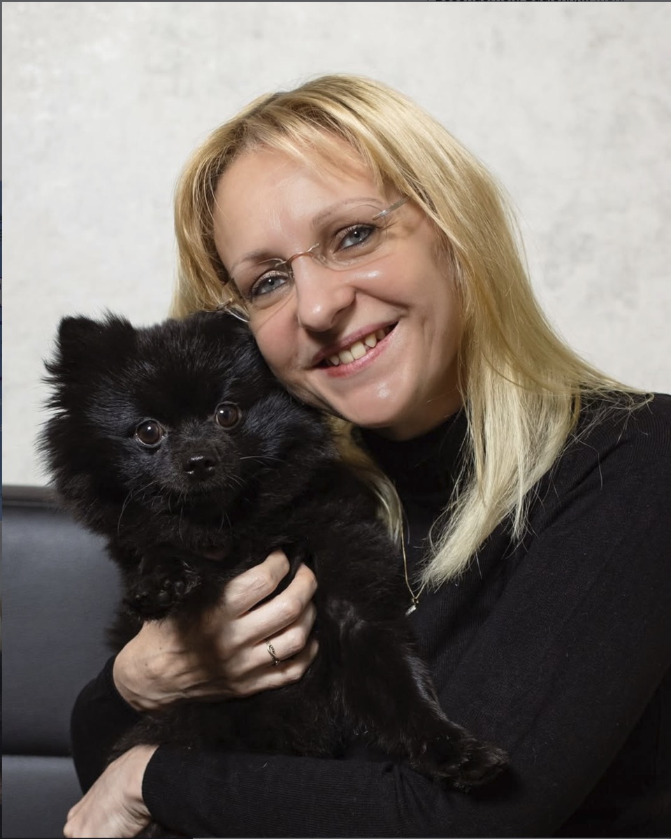 Anna Borowka mit Bürohund